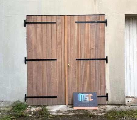 porte de garage en bois sur mesure MSC